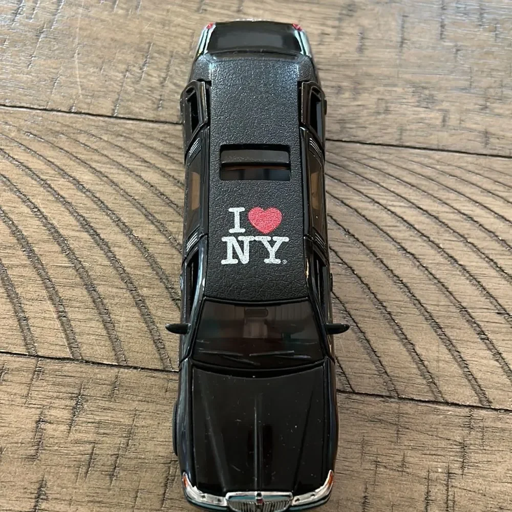 I Love ❤️ New York🍎🌆 🏙️🗽Limousine Toy 4 Kids 0-120 :) Pullback Car Desk toy